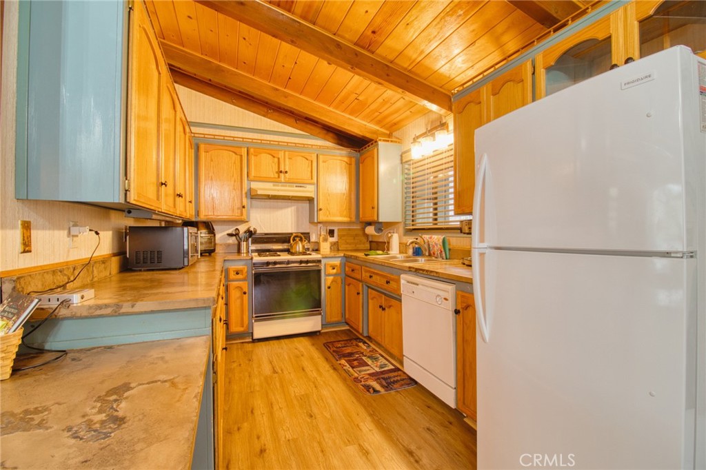 779 Oriole Property Photo 6