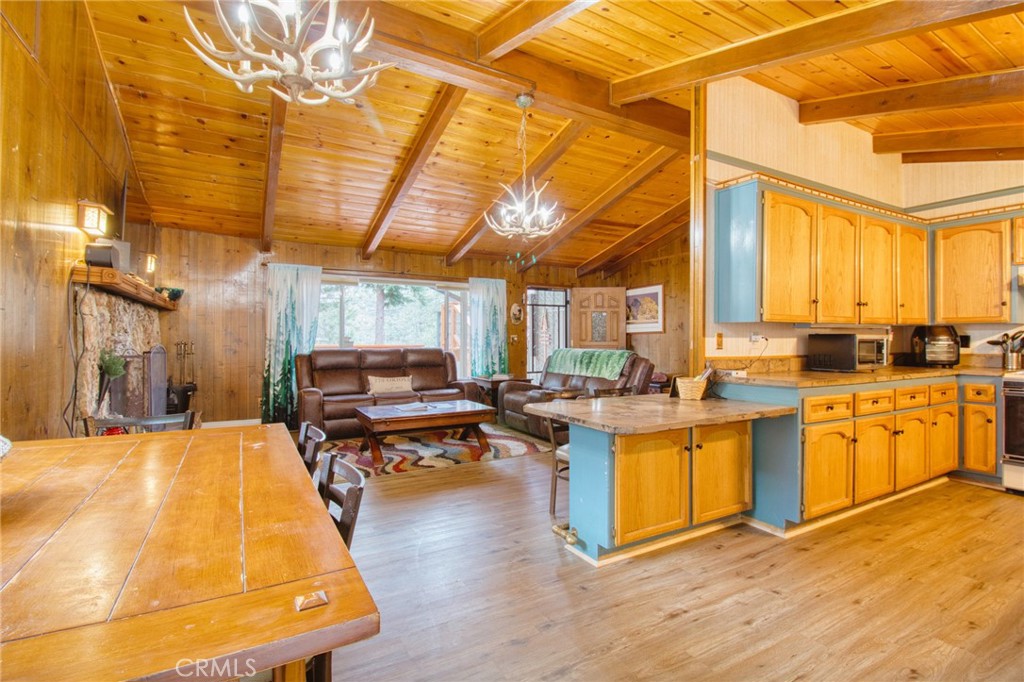 779 Oriole Property Photo 7
