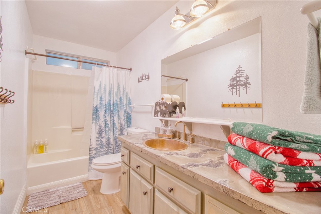 779 Oriole Property Photo 14