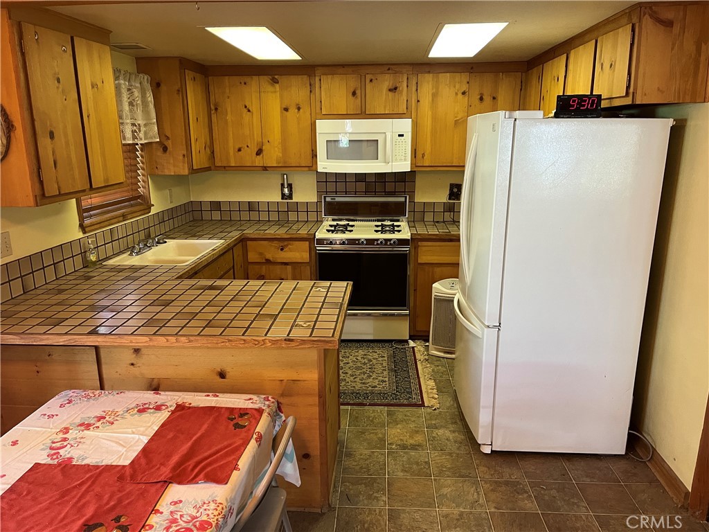 1366 Laura Property Photo 6