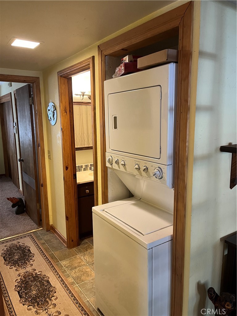 1366 Laura Property Photo 11