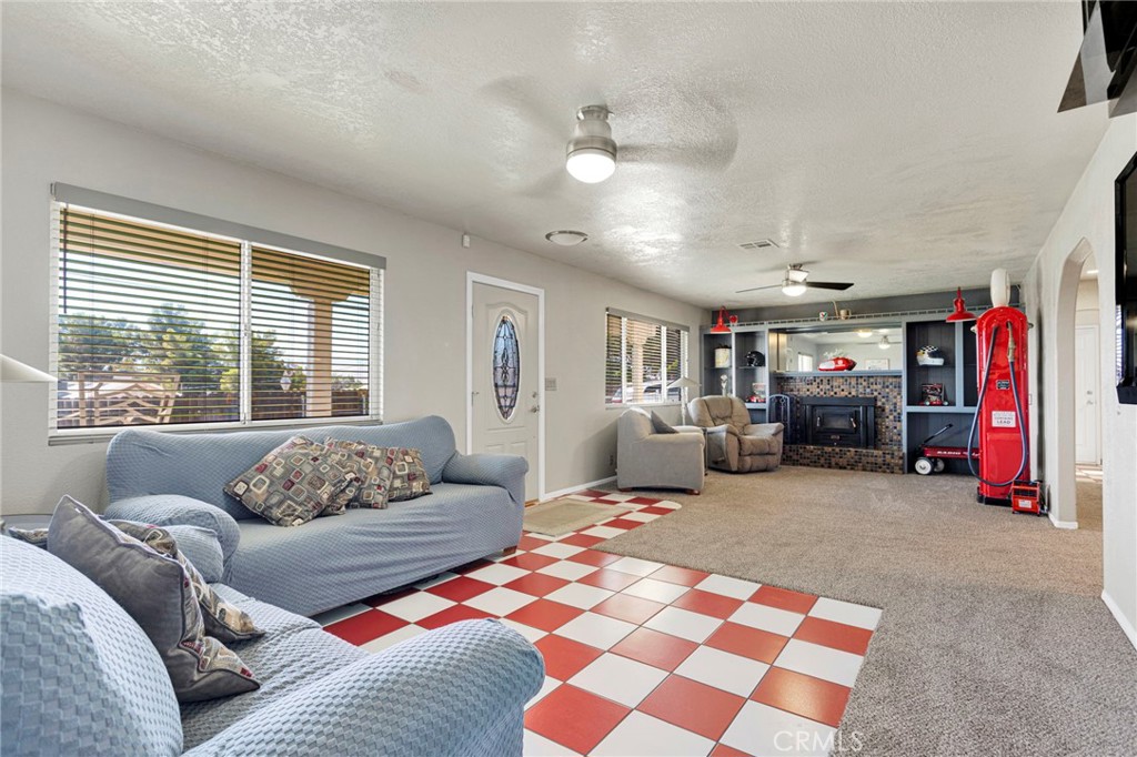 11590 Peach Property Photo 7