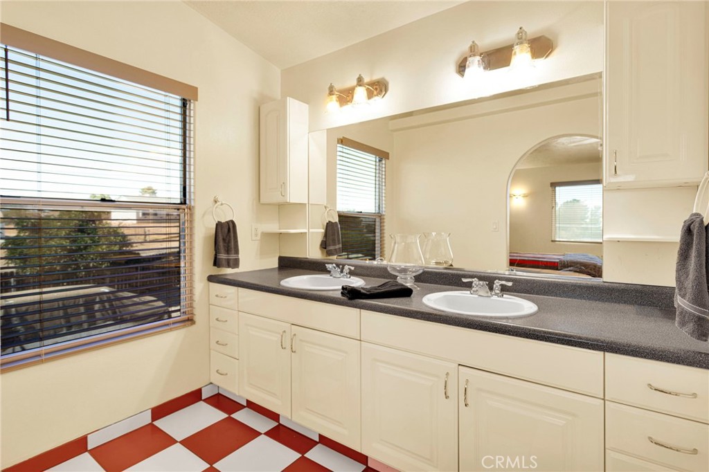 11590 Peach Property Photo 27