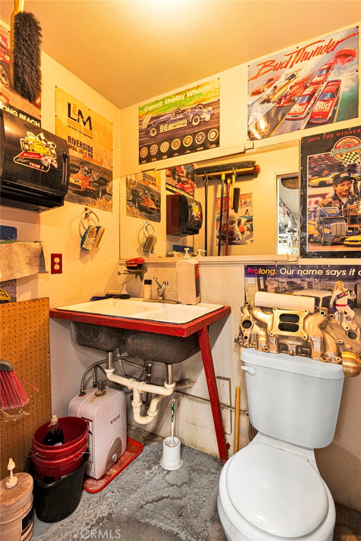 11590 Peach Property Photo 38