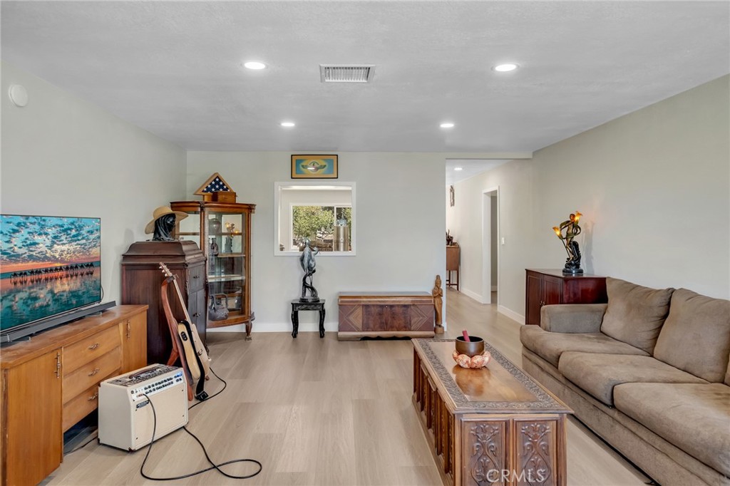 18310 Santa Fe Property Photo 10