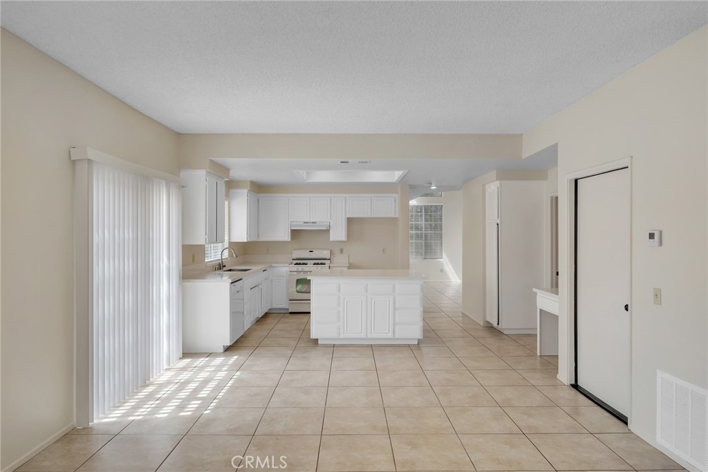 12442 Softwind Drive Property Photo 6
