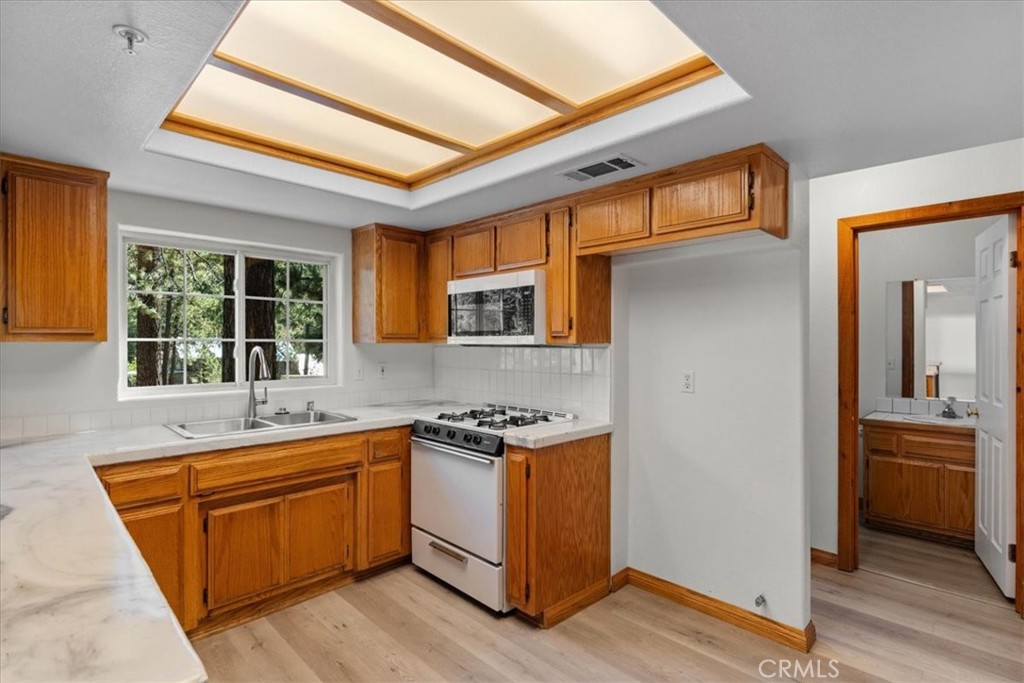 1536 Ross Property Photo 10