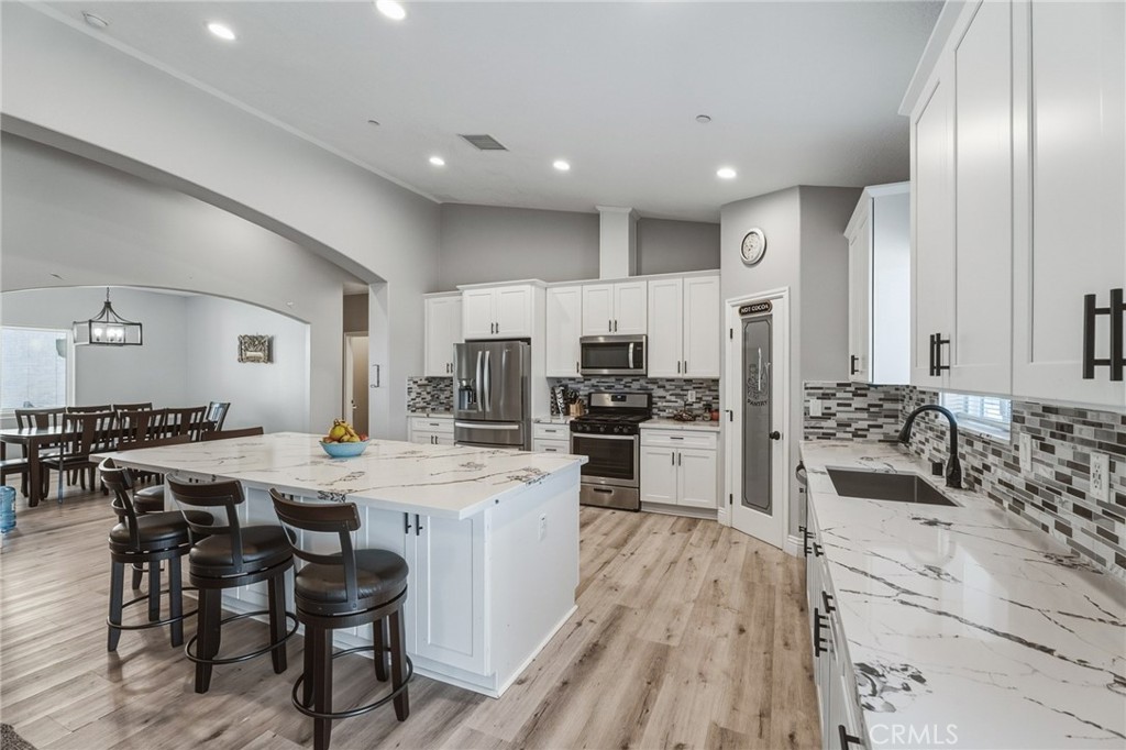 16169 Rancherias Property Photo 4