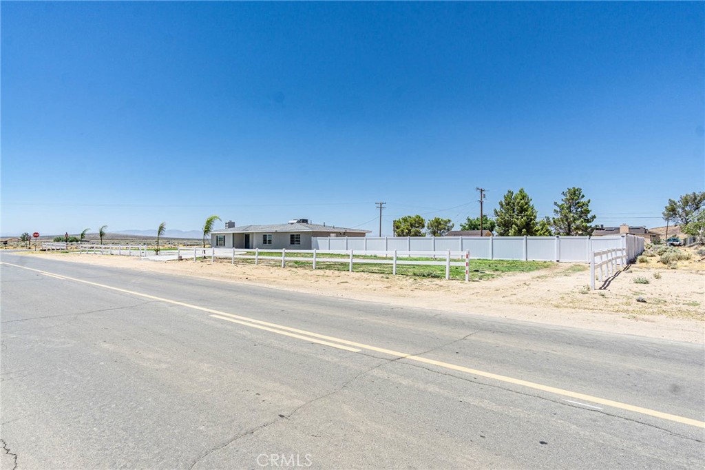 16621 Glendower Property Photo 4