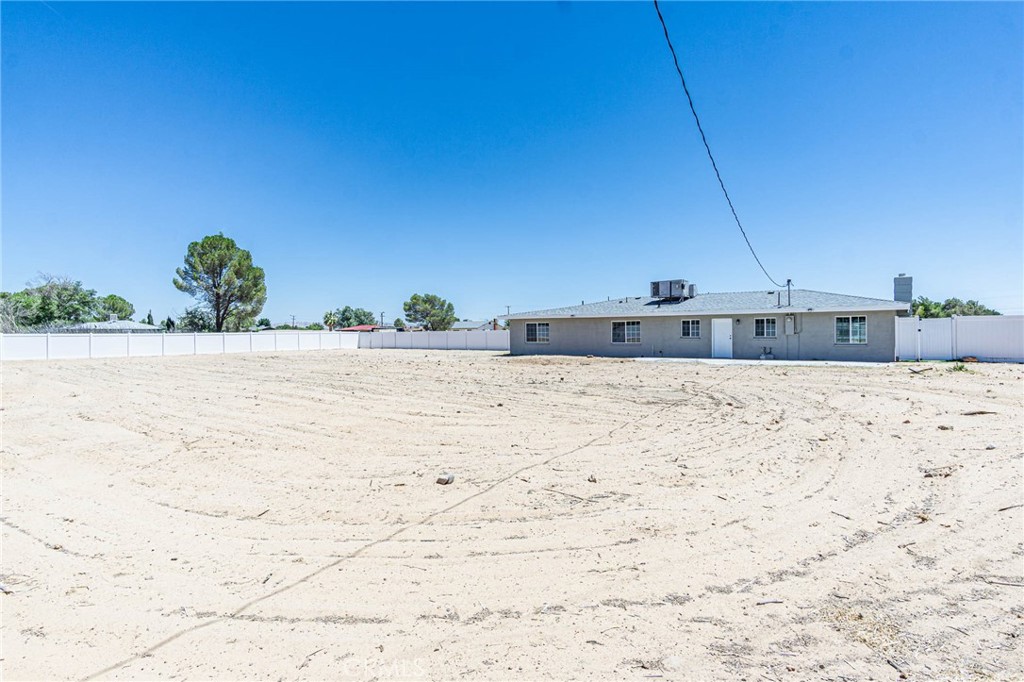 16621 Glendower Property Photo 5