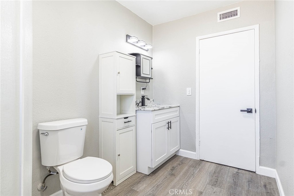16621 Glendower Property Photo 23