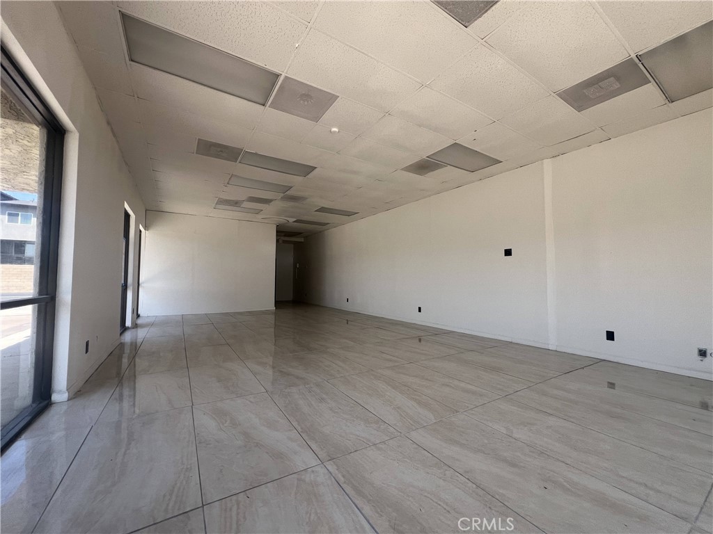 1081 S Mount Vernon Avenue Property Photo 4