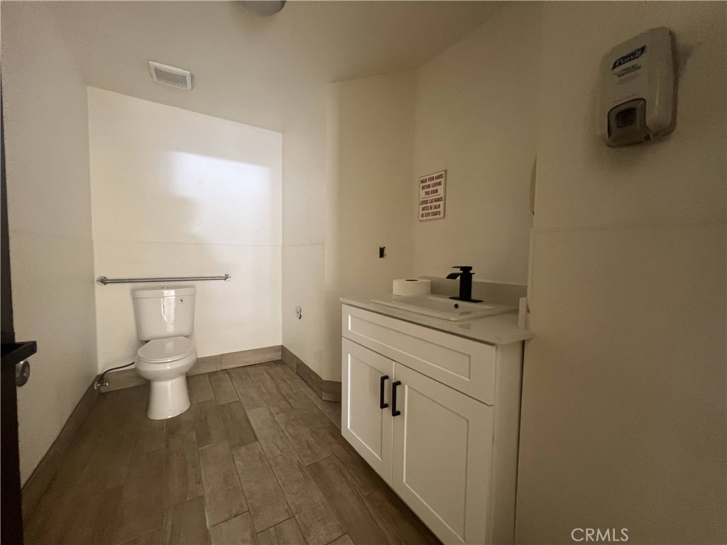 1081 S Mount Vernon Avenue Property Photo 6