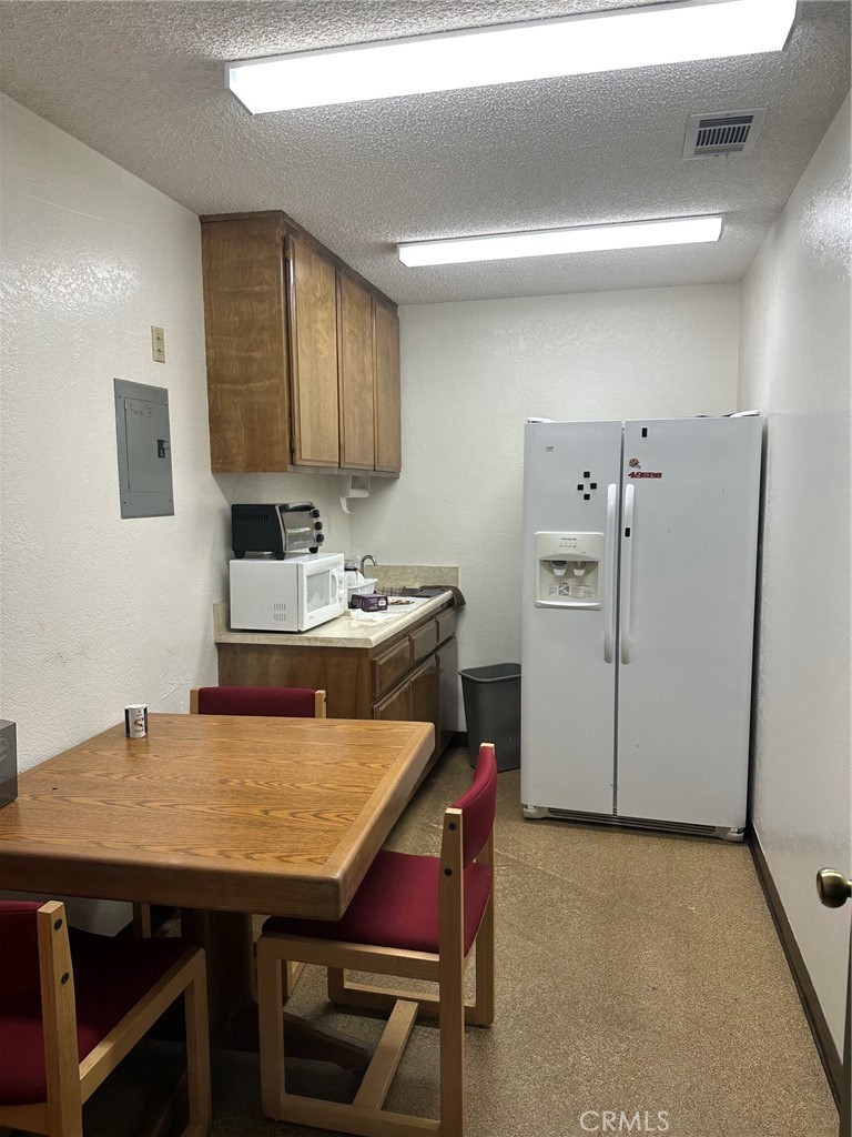 17151 Main Street B Property Photo 7