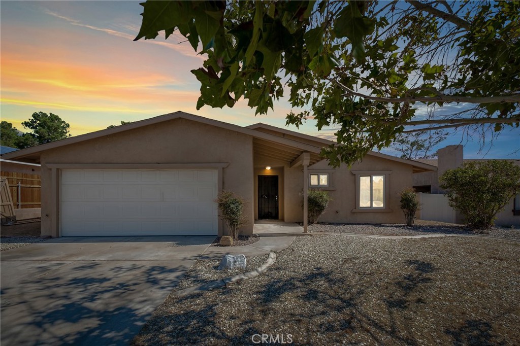 13887 Oakmont Drive Property Photo 2