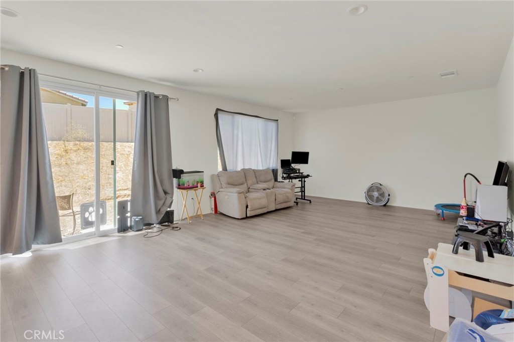 13097 Lancaster Property Photo 6