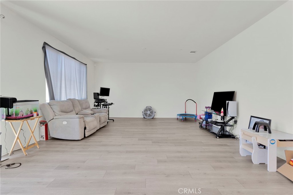 13097 Lancaster Property Photo 7