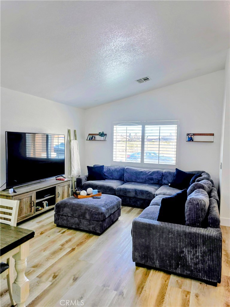11324 Villa Street Property Photo 5