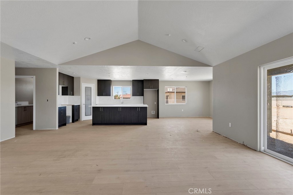 15025 Olive St Property Photo 3