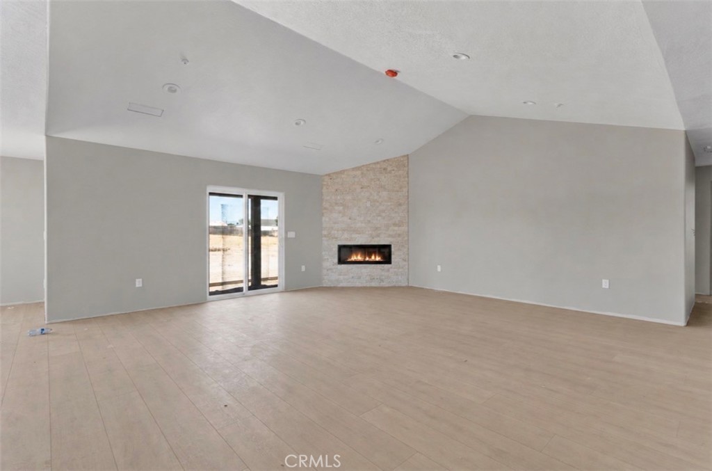 15025 Olive St Property Photo 5