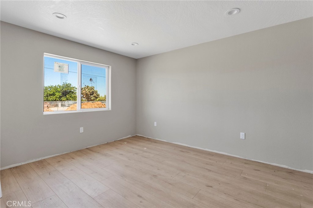 15025 Olive St Property Photo 11