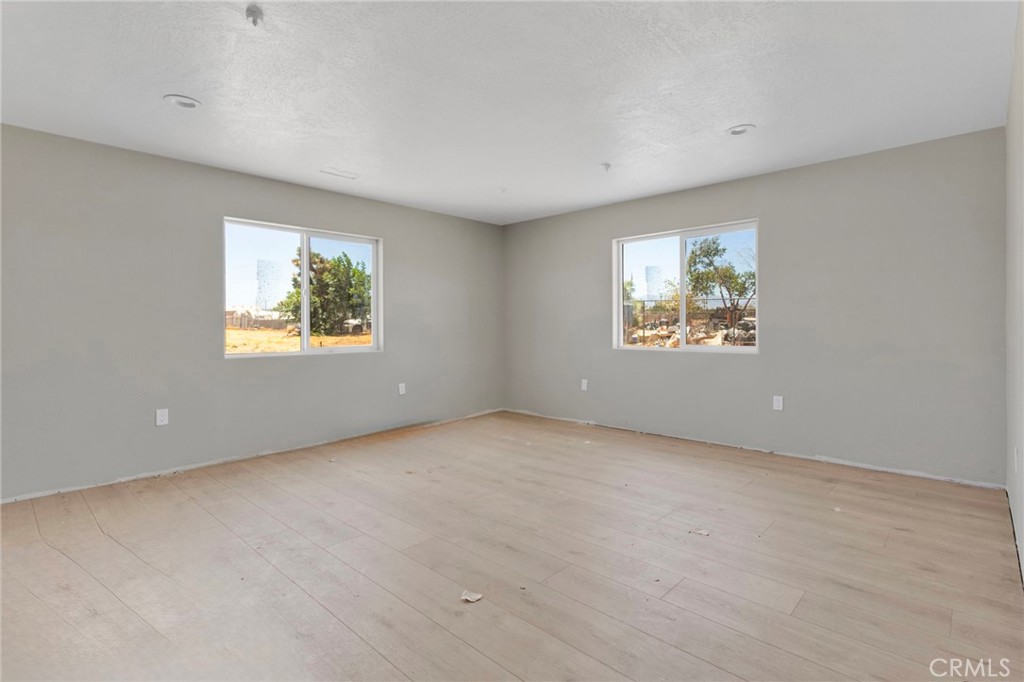 15025 Olive St Property Photo 12