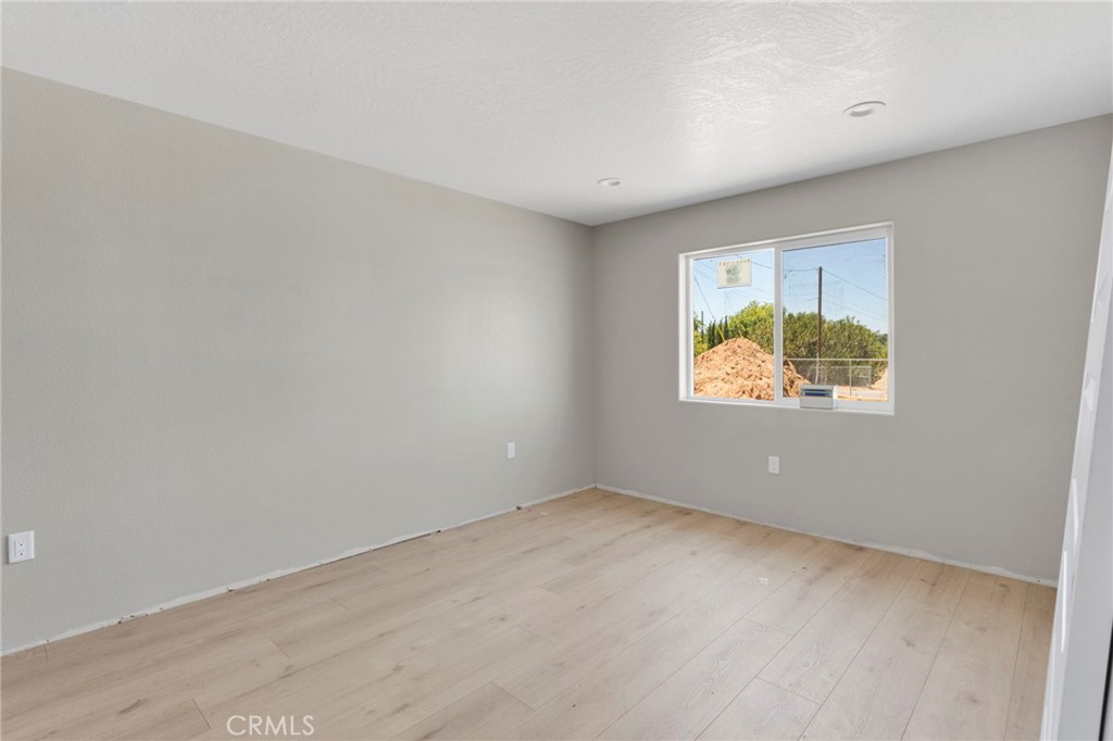 15025 Olive St Property Photo 13