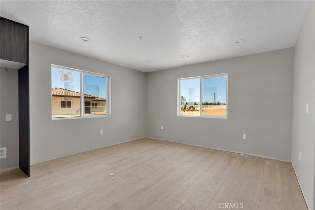 15025 Olive St Property Photo 17