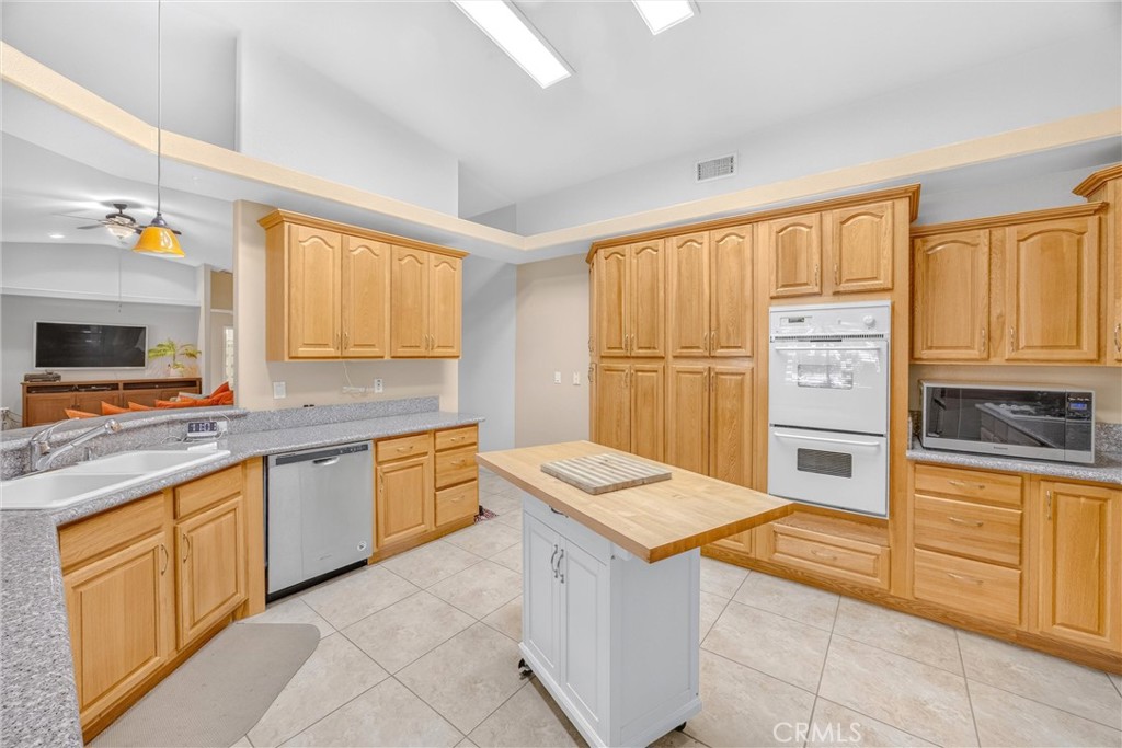 26760 Cinch Property Photo 5