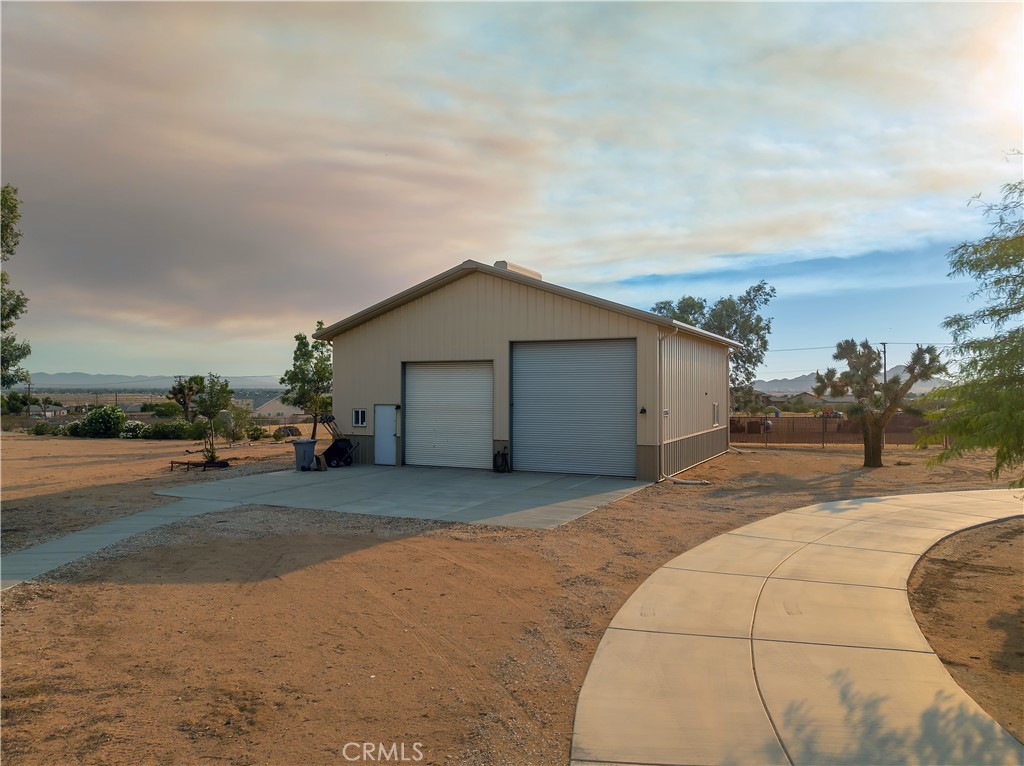 23355 Cuyama Property Photo 2