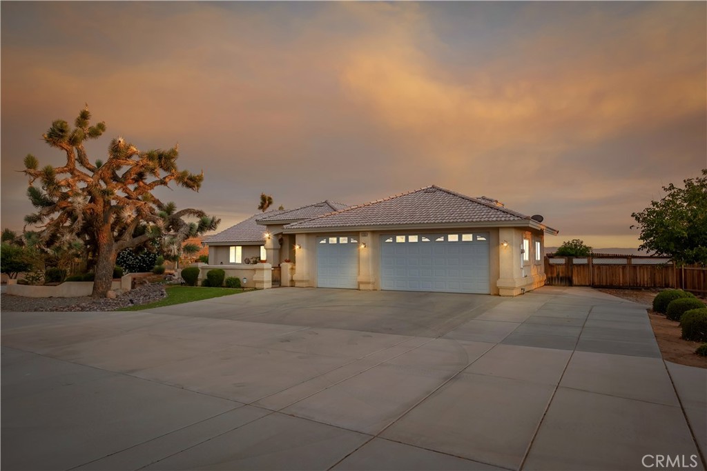 23355 Cuyama Property Photo 3