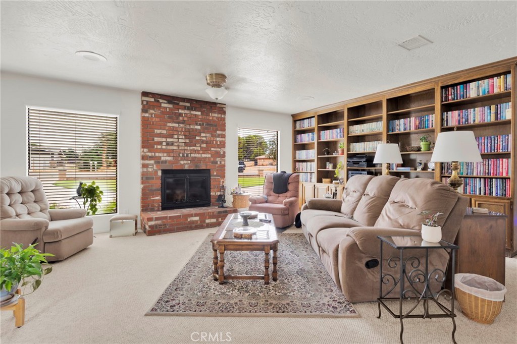 17994 Pine Street Property Photo 10