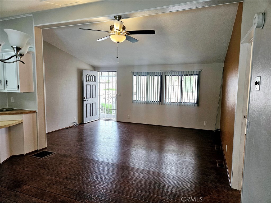 9161 Santa Fe E 20 Property Photo 8