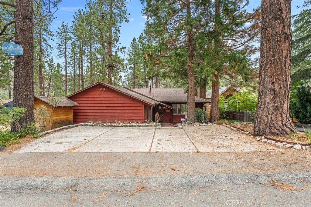 1056 Lark Property Photo 1