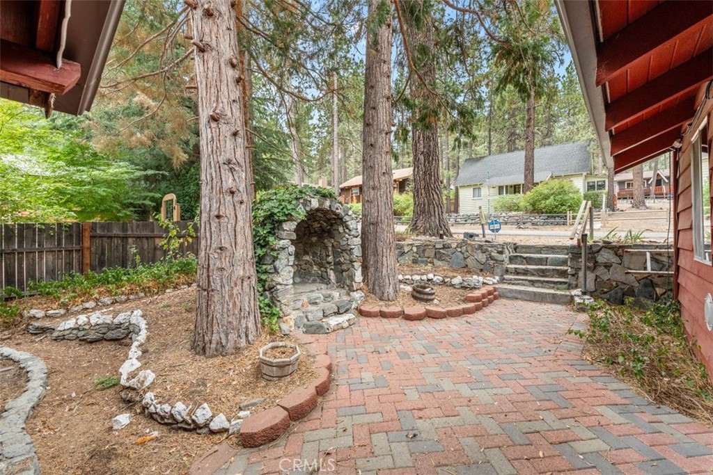 1056 Lark Property Photo 3