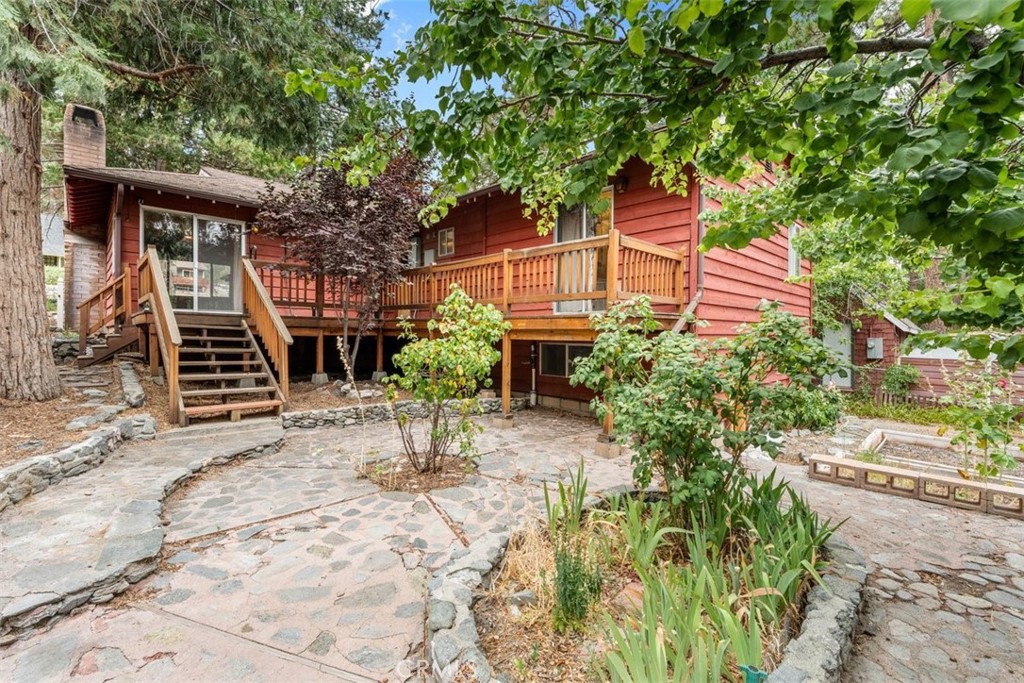 1056 Lark Property Photo 4
