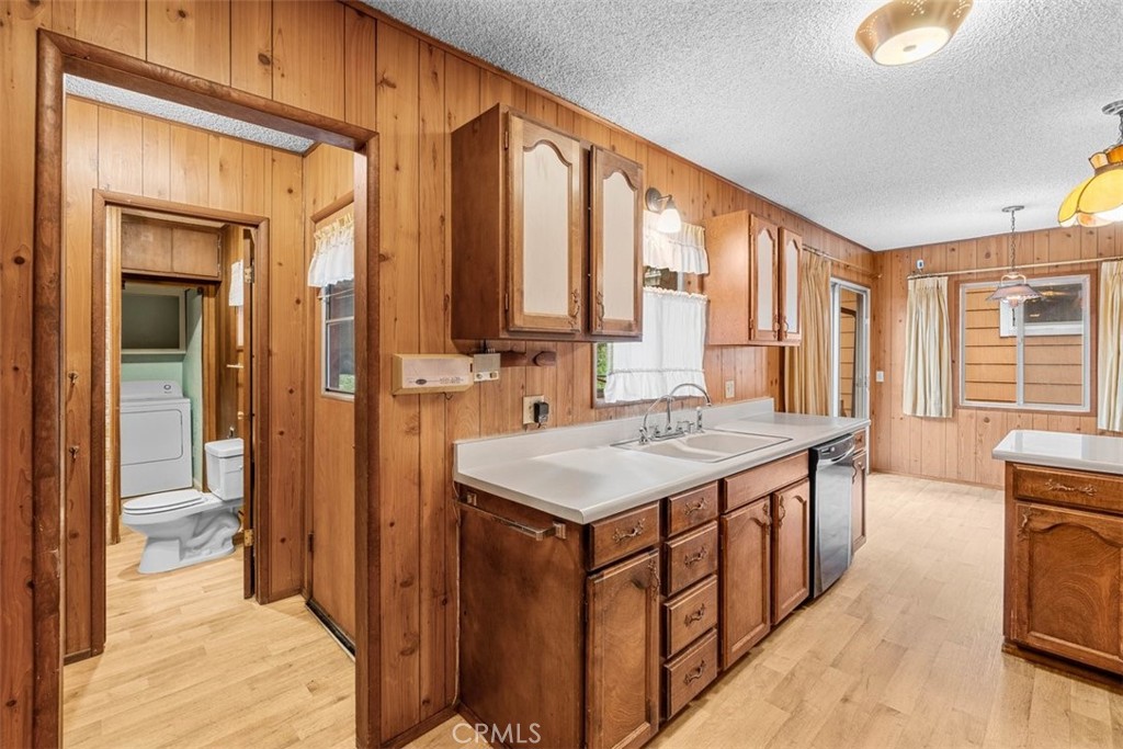 1056 Lark Property Photo 12