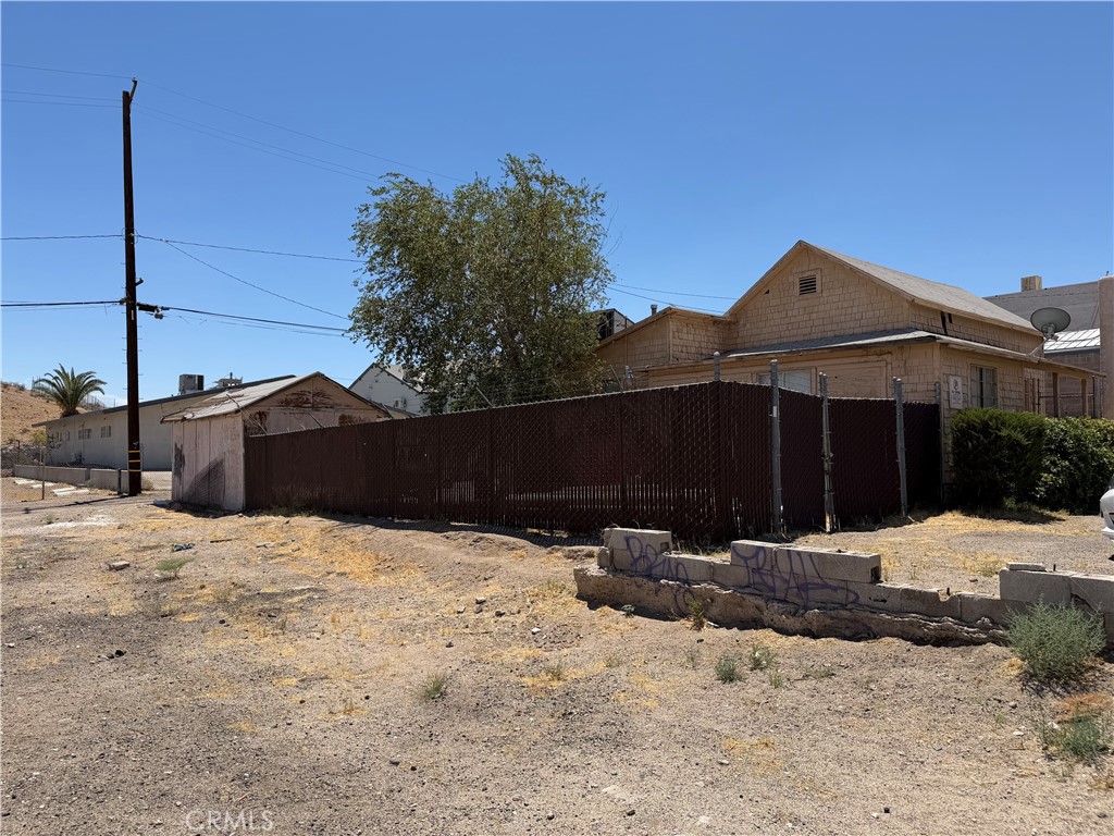 219 N 1st Avenue Property Photo 5