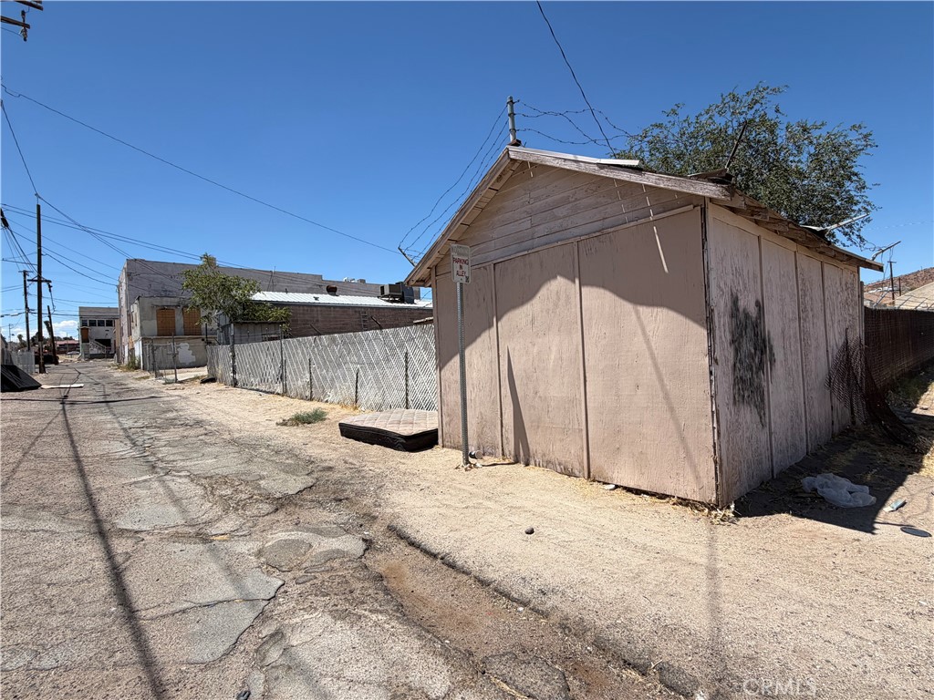 219 N 1st Avenue Property Photo 7