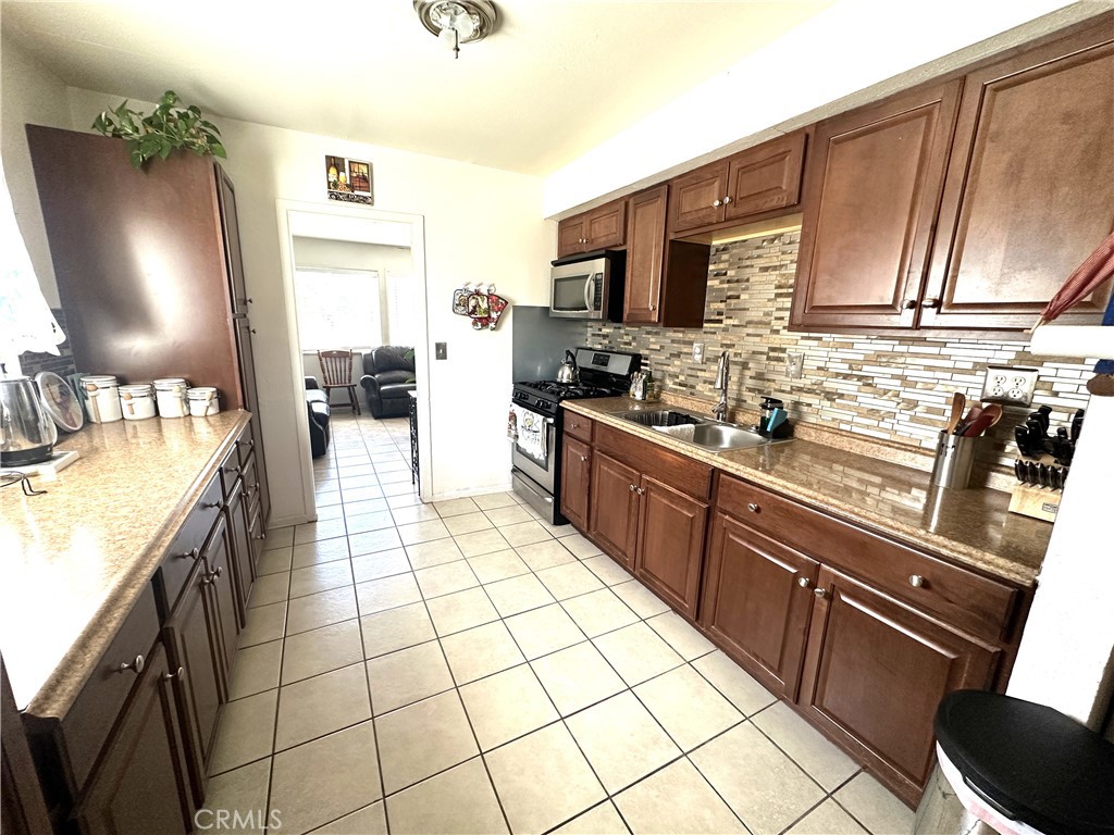 16116 Cajon Property Photo 6