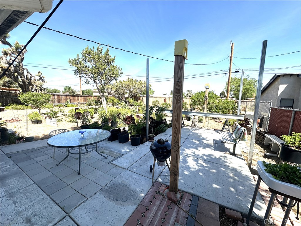 16116 Cajon Property Photo 17