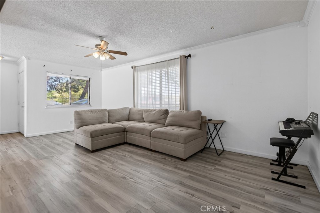 18725 Vine Property Photo 4