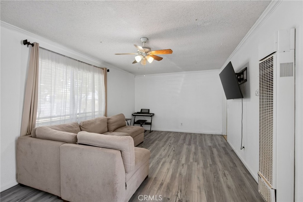 18725 Vine Property Photo 5