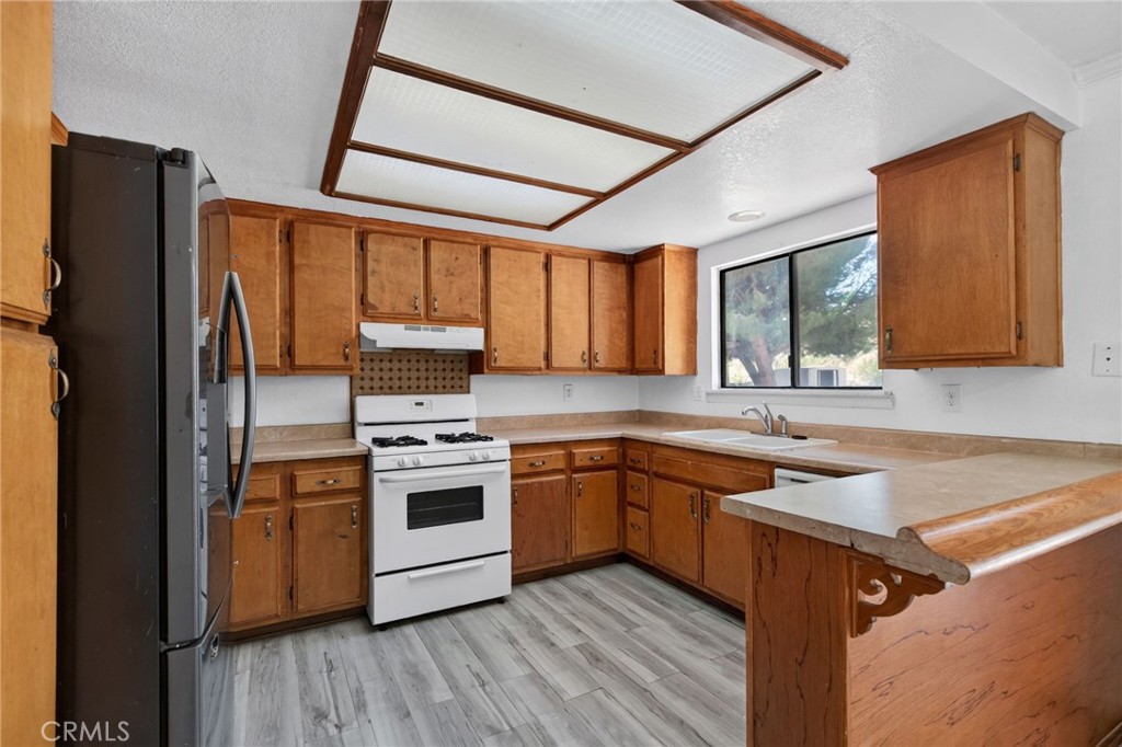18725 Vine Property Photo 8