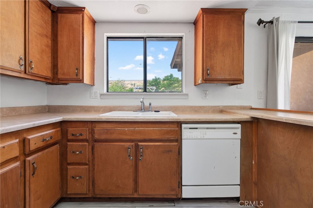 18725 Vine Property Photo 9
