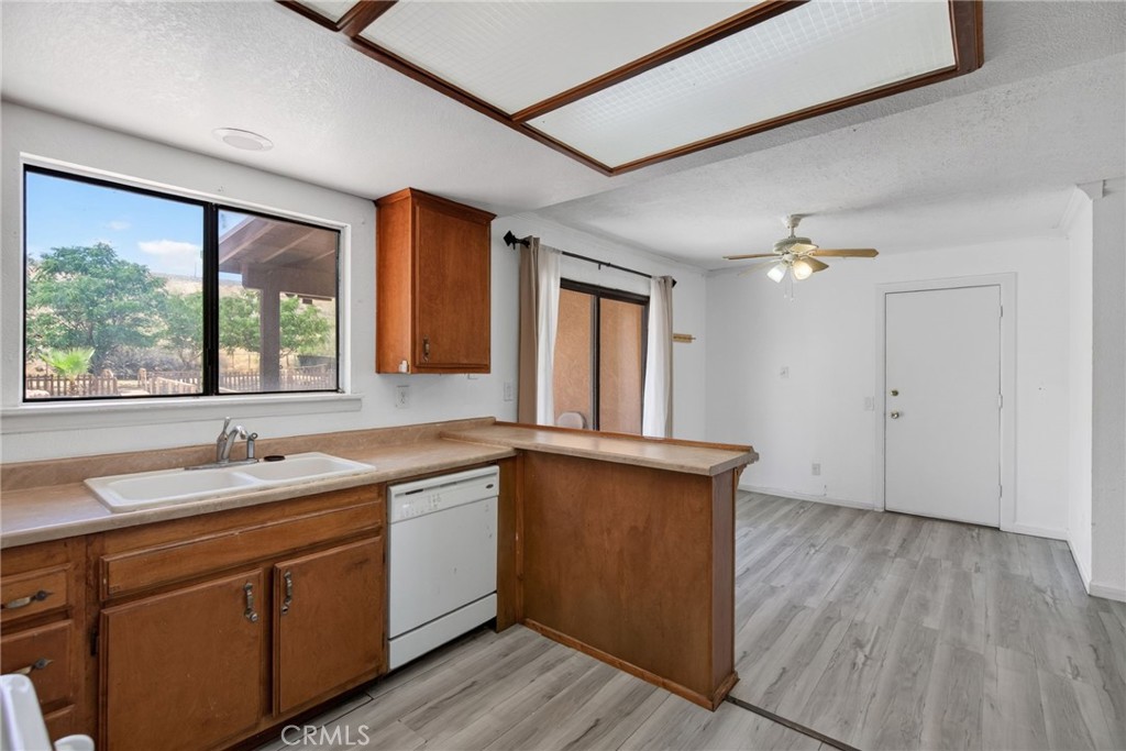 18725 Vine Property Photo 11