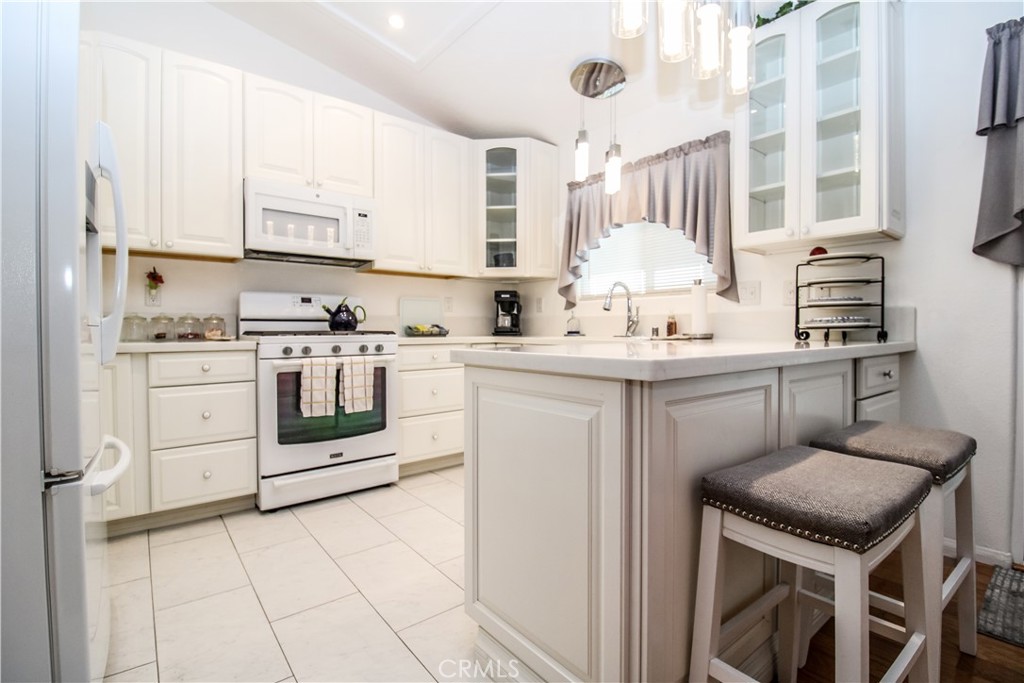 13281 El Rio Road Property Photo 8