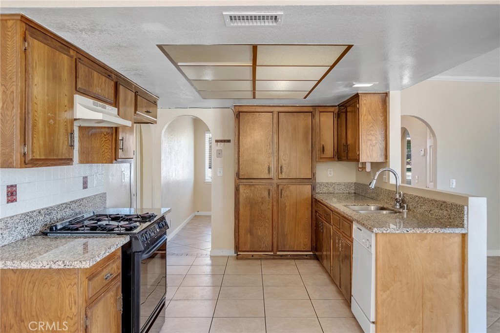 18440 Mountain Meadows Drive Property Photo 12