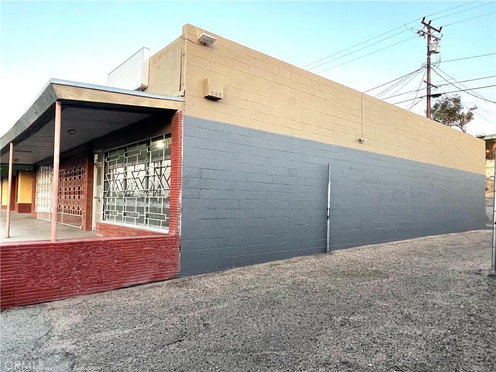 814 E Williams Street Property Photo 3