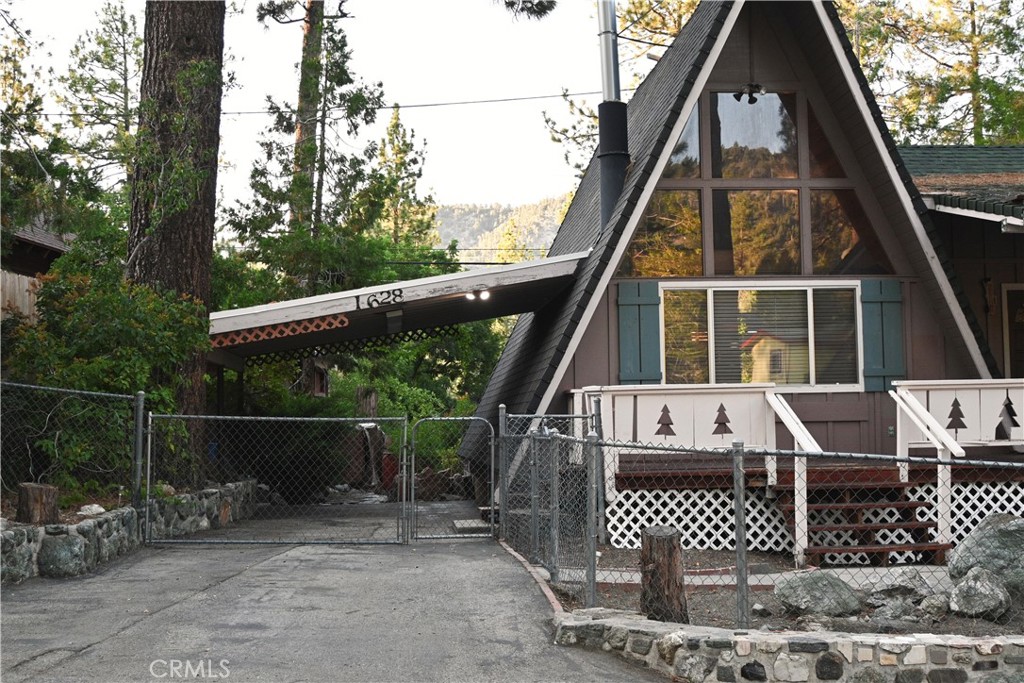 1628 Thrush Property Photo 2